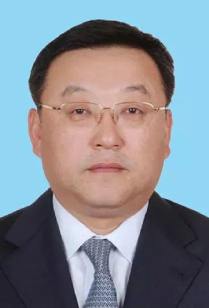唐登杰的崛起之路，领导才能的展现与早期任命历程